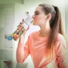 vattenflaska med infuser för vitaminvatten när det behövs