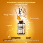 Bilden visar en burk med WeightWorlds Ekologisk Gurkmeja kapslar med blixtar i bakgrunden, och de ingredienser som ingår