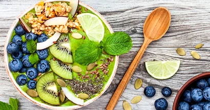 recept/ Matcha avokado smoothie bowl