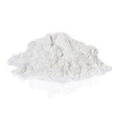 Vad som ser ut som vit sand eller mjöl ligger i en hög mot en vit bakgrund Vad som ser ut som vit sand eller mjöl ligger i en hög mot en vit bakgrund