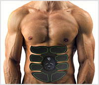 en stor valtranad man har på sig ab trainers pa magen