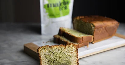 Kaka med matcha och äggvita