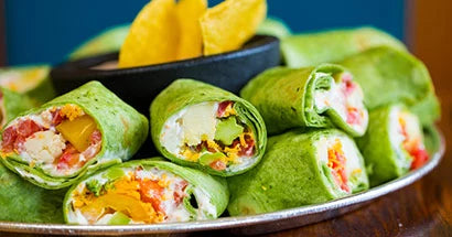 Spenattortilla med moringa och stekta grönsaker